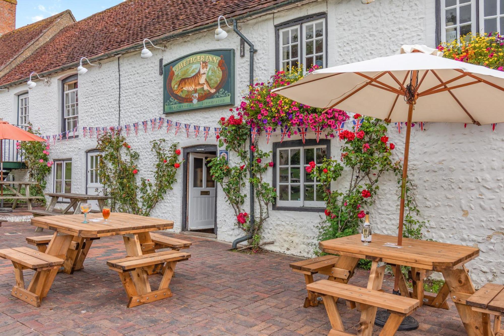 Tiger Inn - Elizabeth Eastdean Exteriör bild