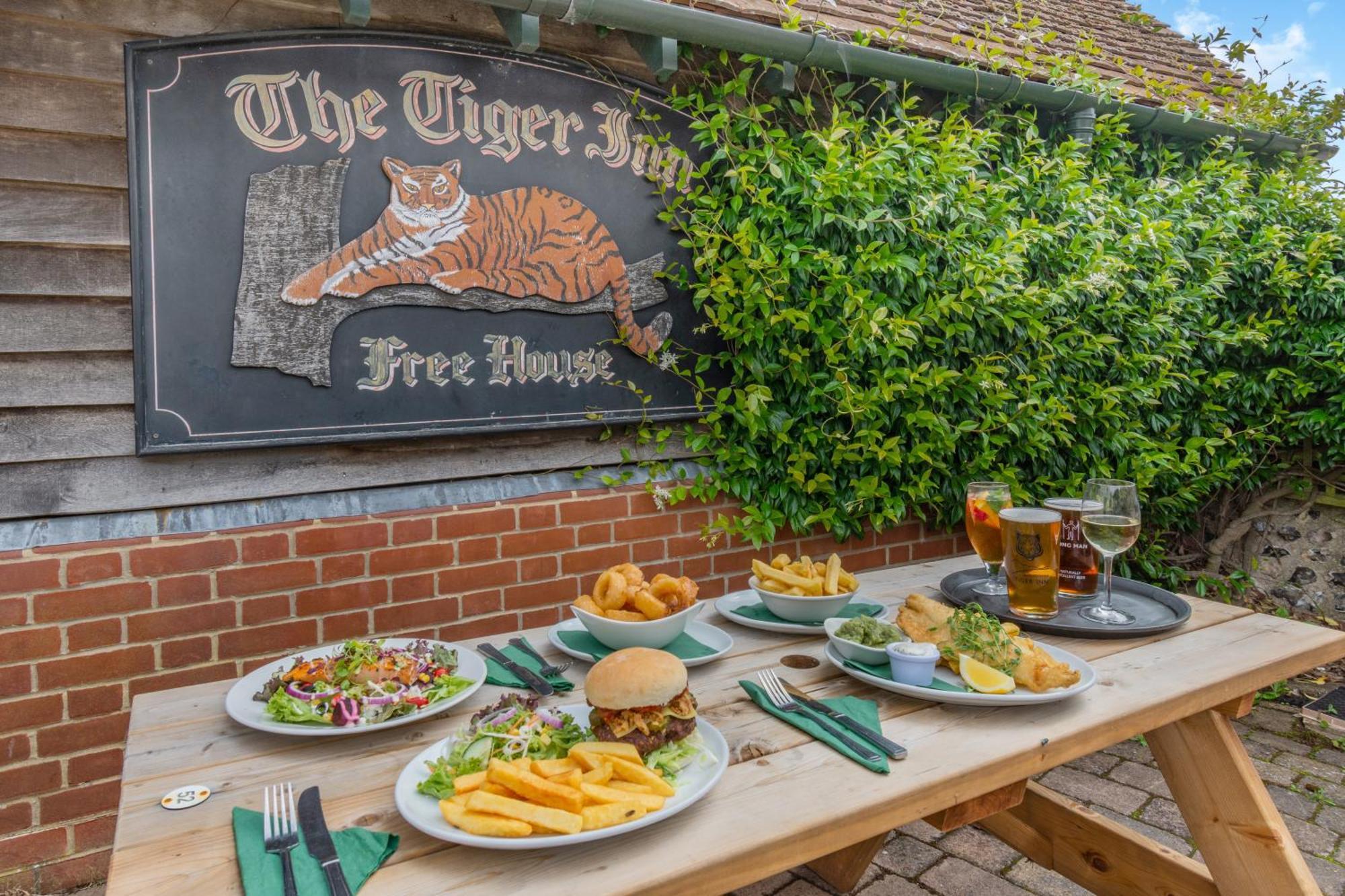 Tiger Inn - Elizabeth Eastdean Exteriör bild