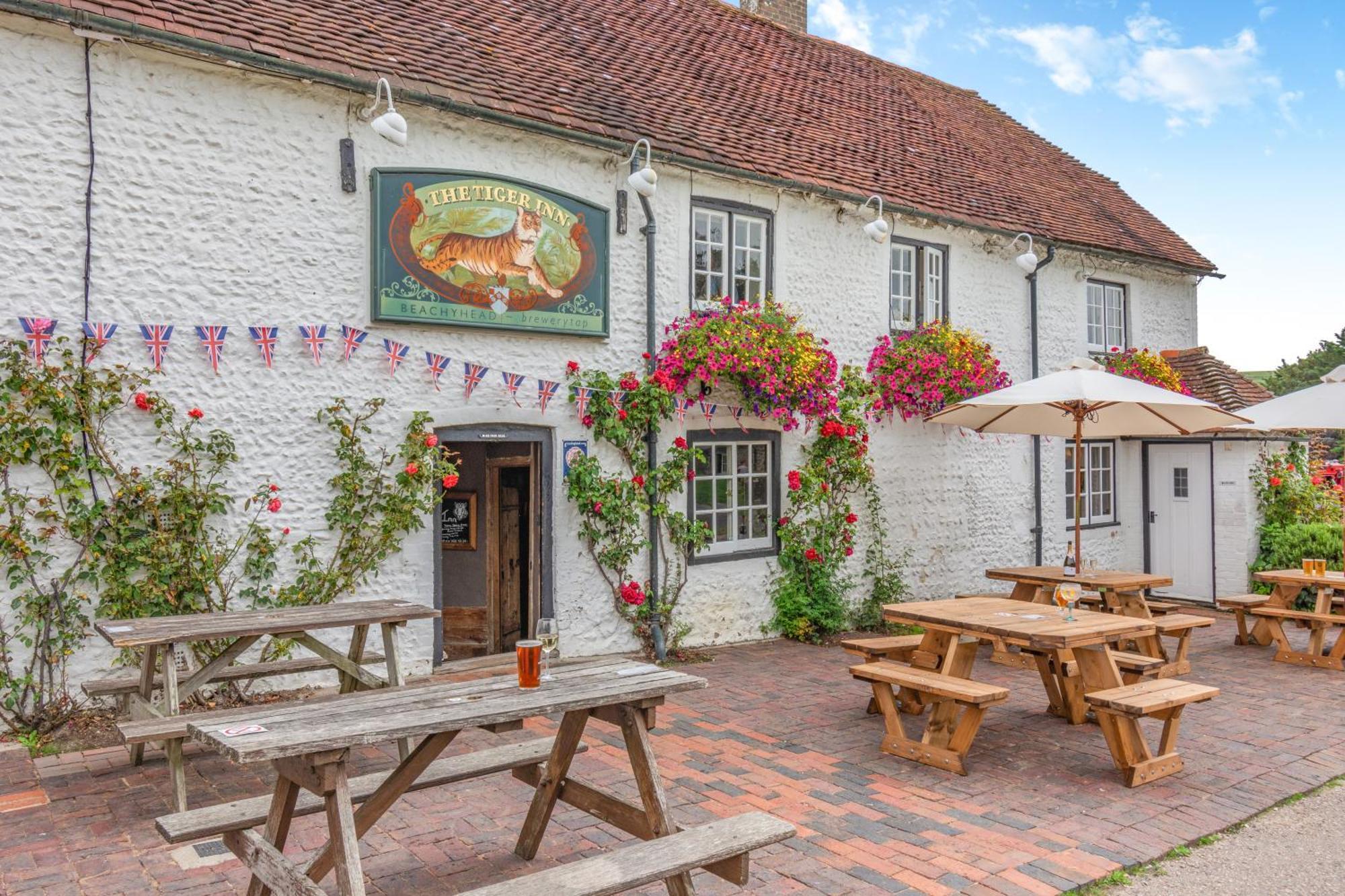 Tiger Inn - Elizabeth Eastdean Exteriör bild